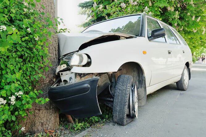 What You Need to Know Before You Buy Accident-Damaged Cars