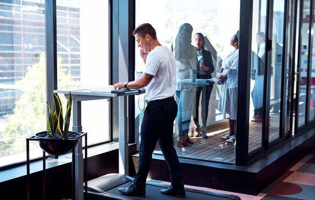ergonomic-standing-treadmill-desk