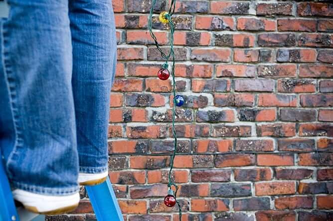 hanging-christmas-lights-with-ladder-opt