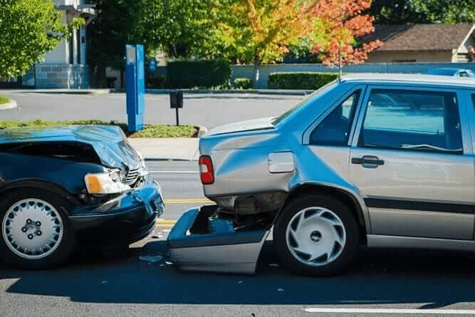 A fender bender damage is shown on both vehicles.