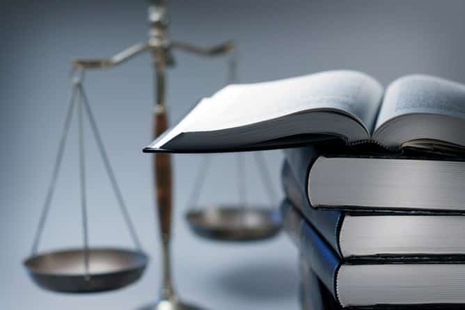 legal-books-outlining-comparative-negligence-rules