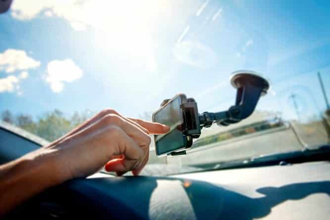 lyft-driver-on-phone-before-car-accident