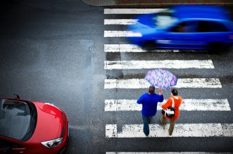 pedestrians-crossing-traffic-768x508-opt