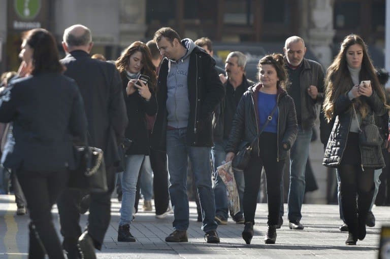 dangers of texting while walking