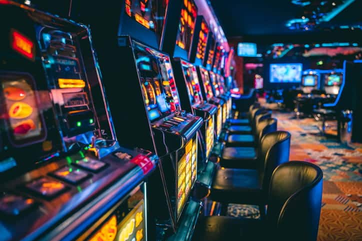 Las Vegas Casino Injury Lawyer For Injuries From Faulty Casino Equipment 1 A row of slot machines at a casino.