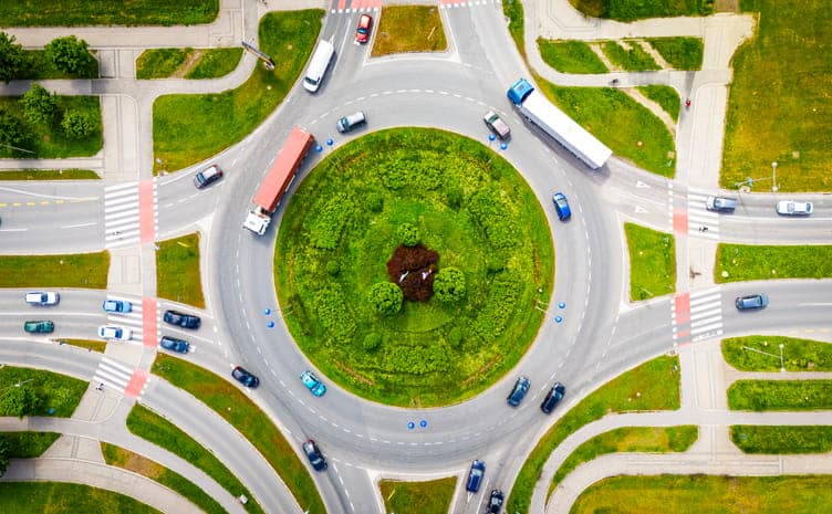 An aerial view of traffic on a roundabout.
