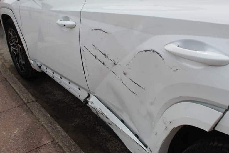 Las Vegas Sideswipe Accident Attorneys 22 Damage to the side of a white vehicle after a sideswipe accident.